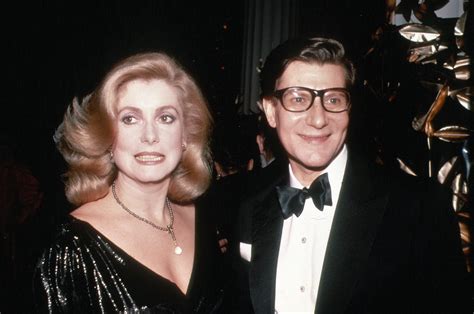 differenza tra valentino garavani e yves saint laurent|Storia del caftano, da Saint Laurent a Marella Agnelli .